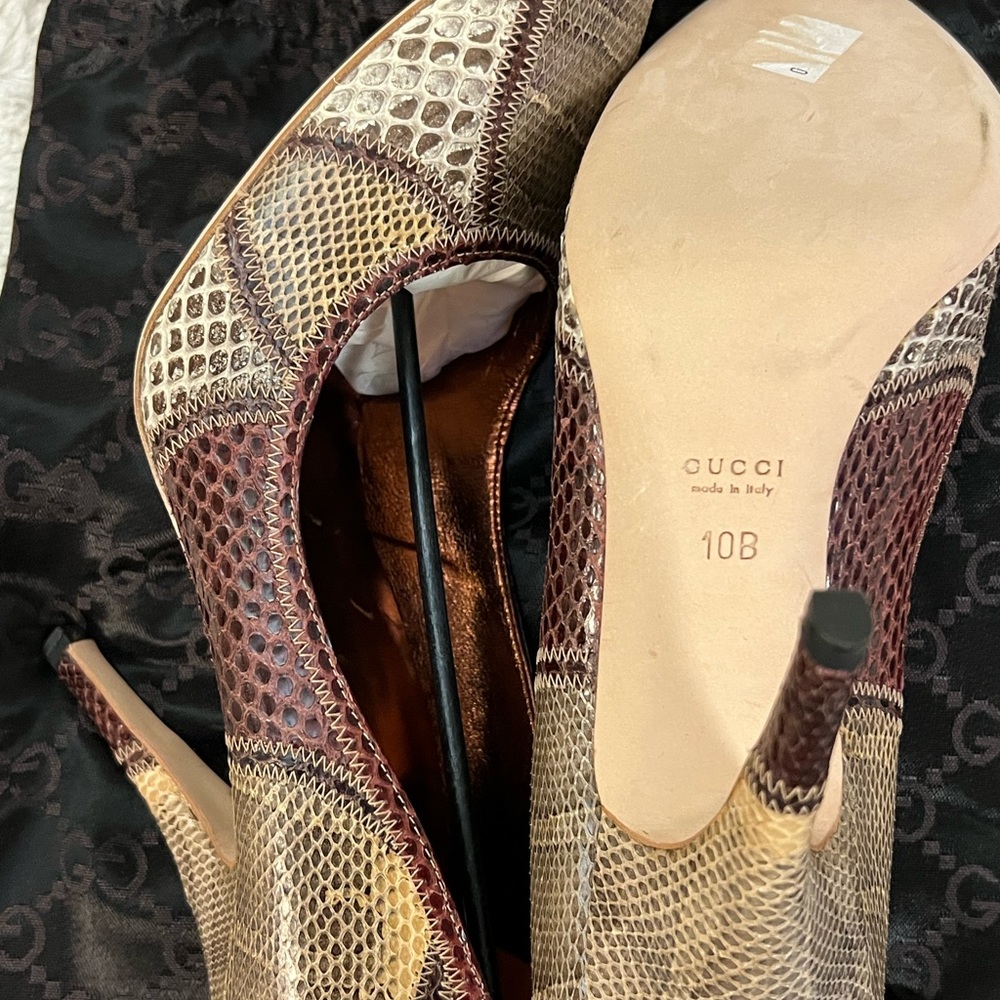 GUCCI Python Printed Pumps 💗 - Picture 6 of 12